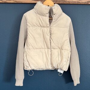 Elegant Cream Puffer Jacket with Knit Sleeves